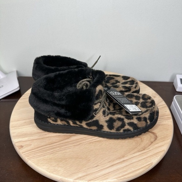 Hey Dude Britt Leo Nut Ankle Bootie Leopard Print Slip On Shoes Women's Sz 8 NEW - Picture 2 of 6